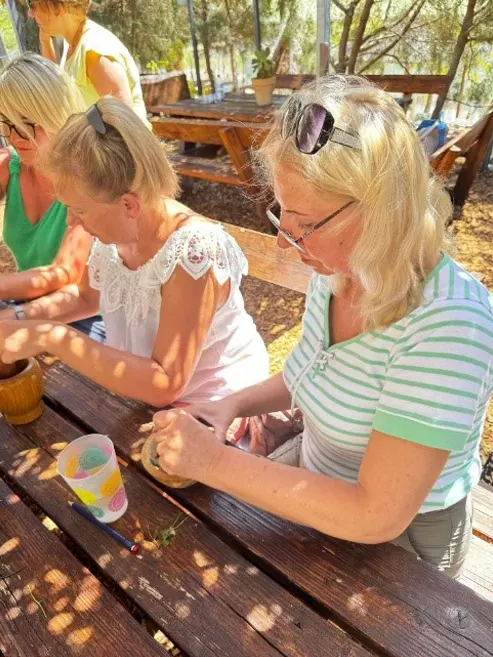 Participants extracting mint from mint leaves making cost effective alternatives to commercial products